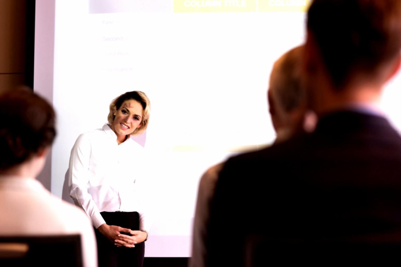 Espacio de reflexión y toma de notas durante análisis de operaciones de trading